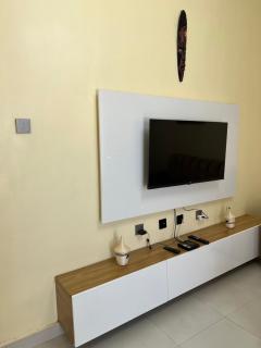Kim Haven Apartments 2BR with workspace - 9
