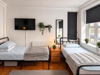 Lushlets City Centre house sleeps 35 - 7