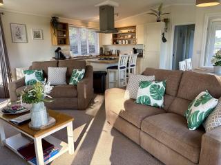 Hollicarrs - Woodland Lodge - 9