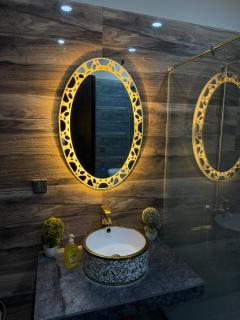 Luxe Retreat - 1