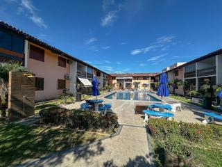 Flat com 1 quarto com ar split, sala e cozinha completa, No condomínio Portal do Atlântico a 100m praia de Taperapuã (Barraca do Gaúcho) , portaria 24hrs, piscina. - 4