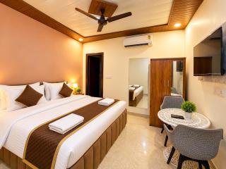Hotel Kasa Stays Near Tilak Nagar Metro Station - 0
