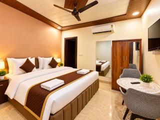 Hotel Kasa Stays Near Tilak Nagar Metro Station - 5