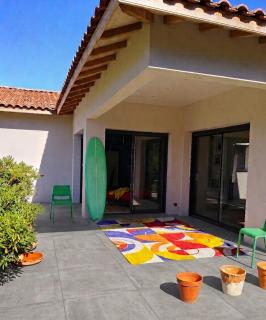 Villa avec voiture, planches surf, vélos - 0