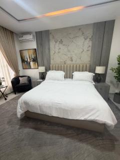 Max Green-Oak - Spacious 4-Bed in Victoria Island - 3