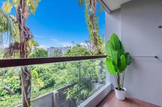Majestic 2BR Residence with garden view in Regent - 9