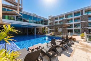 Majestic 2BR Residence with garden view in Regent - 3