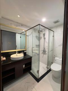 PALA FRENCH QUARTER Homestay - Next To Opera House - Full House - 5 Bedrooms- 10 Beds - Lift & Free Laundry - 4