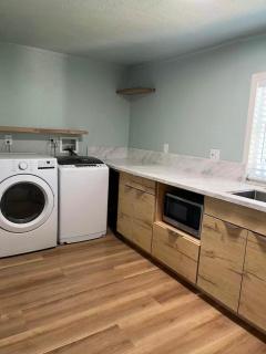 3 Queen-Size Beds and Full Kitchen Only 6-min Drive to Discovery Park! - 4