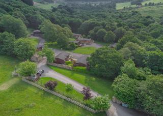 Charlesworth Lodges - 1