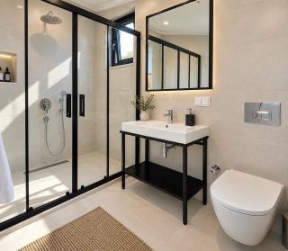 Luxury 4-Bed Villa with private pool and Jacuzzi - 8