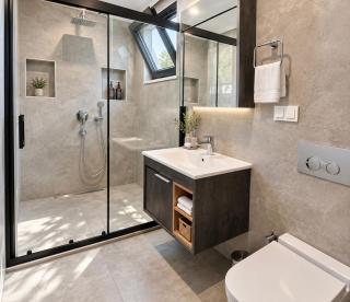 Luxury 4-Bed Villa with private pool and Jacuzzi - 4