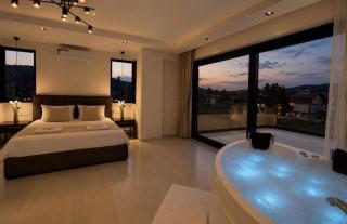 Luxury 4-Bed Villa with private pool and Jacuzzi - 2