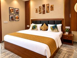 Hotel Brij Stay - A Luxury Property in Vrindavan #Near Prem Mandir #Parking #AC Rooms #Peaceful Location #Couple Friendly - 6