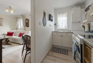 Petal Cottage - 2