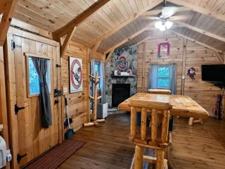 Buckeye Hut at Avenwood Cabins - 1