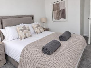 Free Parking - City Centre - Sleeps 3 - 2 Bedroom - 2