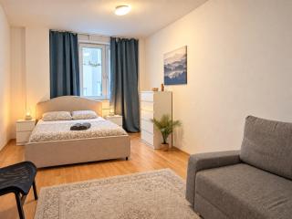 Intelligent 2-room flat for 8, U1 Vorgartenstraße - 8