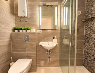 Brand New · 2-room flat for 6 near U6 Jägerstraße - 7