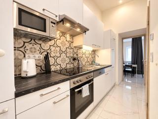 Brand New · 2-room flat for 6 near U6 Jägerstraße - 8