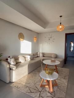 Beachside Apartment with Pool 5-Min Walk to Beach - 8