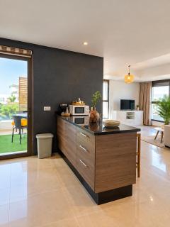 Beachside Apartment with Pool 5-Min Walk to Beach - 4