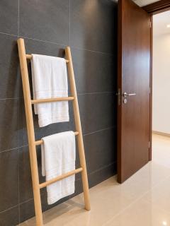 Beachside Apartment with Pool 5-Min Walk to Beach - 2