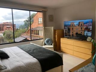 Top floor 3 bedroom apartment located 10min away from The Cathedral - 6