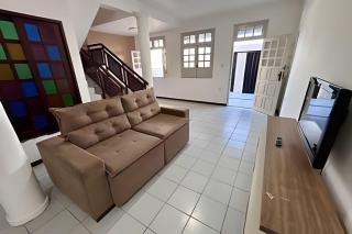 Casa c/ AR, 4/4, mt espaçosa em ótima localização - 0