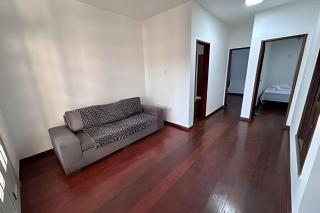 Casa c/ AR, 4/4, mt espaçosa em ótima localização - 1