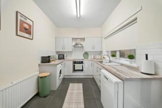 2 Bedroom Derry City Centre House with Free WiFi 5 Guests - 3