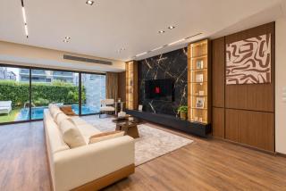 Elite 3BR Apt Private Pool & Maid Room Lake View - 5