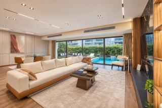 Elite 3BR Apt Private Pool & Maid Room Lake View - 7