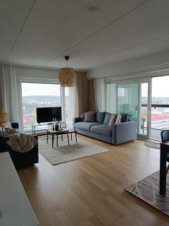 City Center 2BR | Hot Tub, Sauna & Lake Views - 9