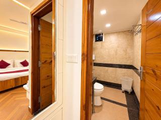 Blisbook Dwaper Hotel Near Library Mall Road - 4