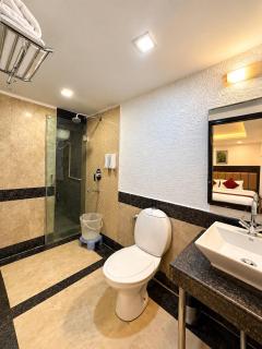 Blisbook Dwaper Hotel Near Library Mall Road - 6