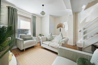 2 Bedroom Derry City Centre House with Free WiFi 5 Guests - 8