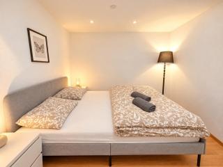 Wonderful 2-Bedroom Apartment for 8 near Hauptbahnhof - 9