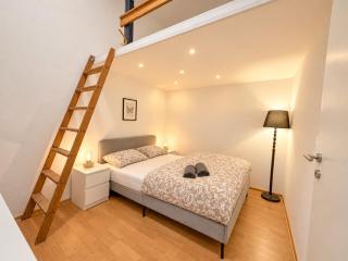 Wonderful 2-Bedroom Apartment for 8 near Hauptbahnhof - 0