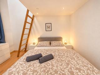 Wonderful 2-Bedroom Apartment for 8 near Hauptbahnhof - 8