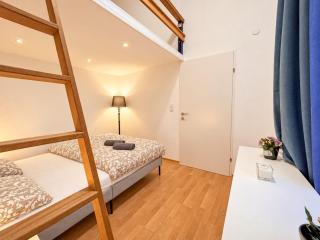 Wonderful 2-Bedroom Apartment for 8 near Hauptbahnhof - 6