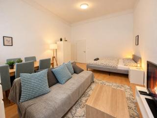 Wonderful 2-Bedroom Apartment for 8 near Hauptbahnhof - 2