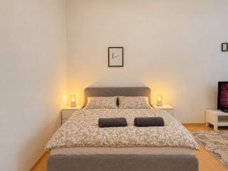 Wonderful 2-Bedroom Apartment for 8 near Hauptbahnhof - 1