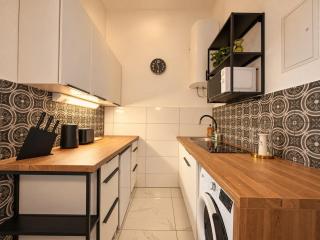 Fabulous 2-Bedroom Apartment with A/C near Hauptbahnhof - 8