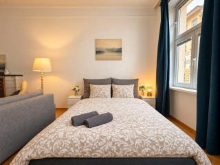Fabulous 2-Bedroom Apartment with A/C near Hauptbahnhof - 4