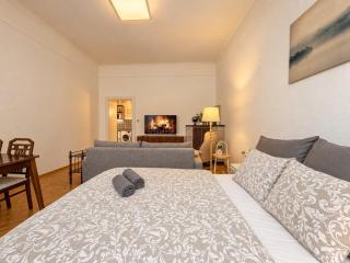 Fabulous 2-Bedroom Apartment with A/C near Hauptbahnhof - 3