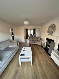 Spacious 2BR South Anston House Driveway Parking - 7