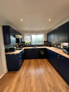 Spacious 2BR South Anston House Driveway Parking - 5
