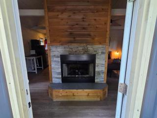 Owl's Tale at Avenwood Cabins - 6