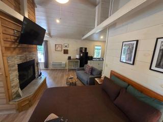 Owl's Tale at Avenwood Cabins - 4